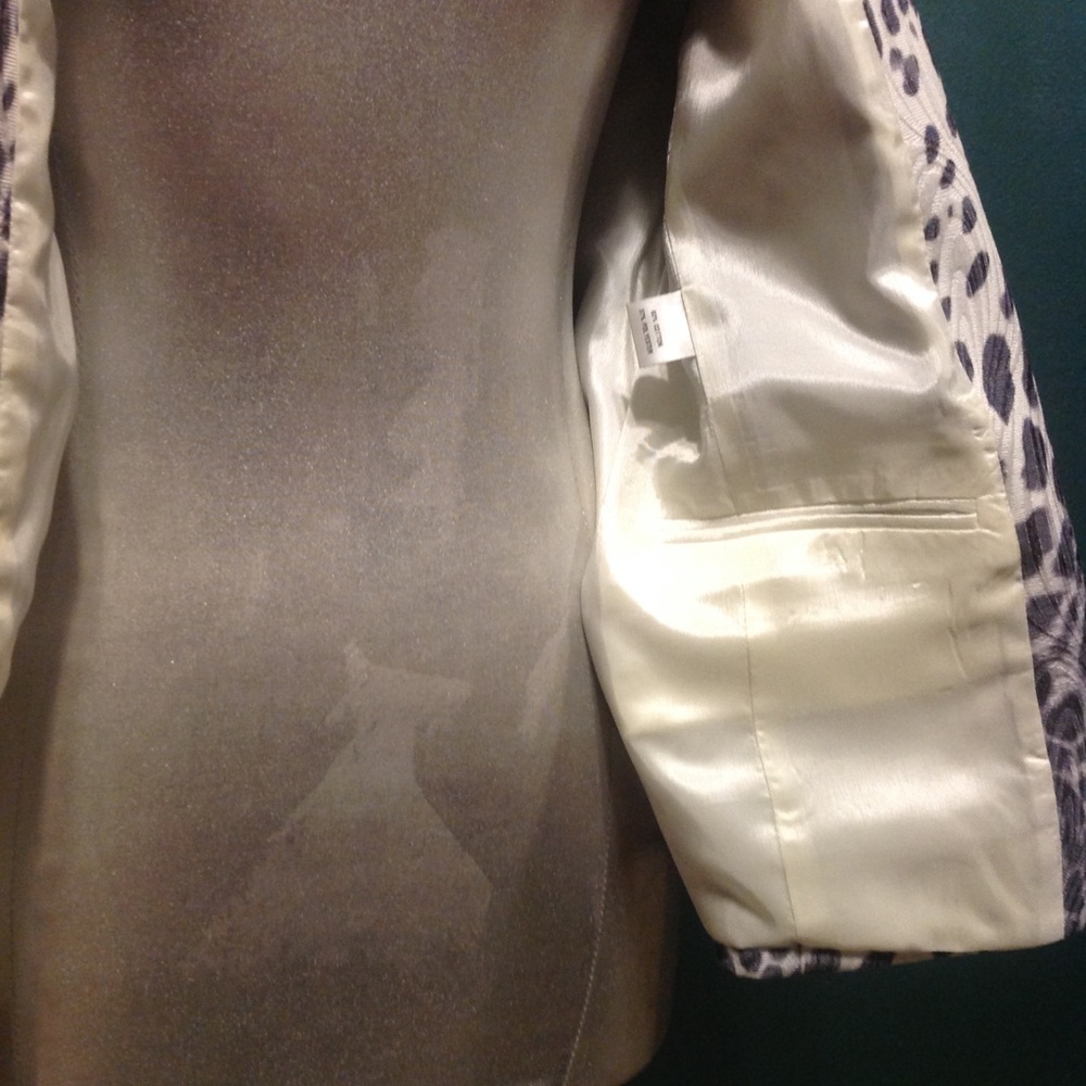 Like New No Button Jacket - image 5